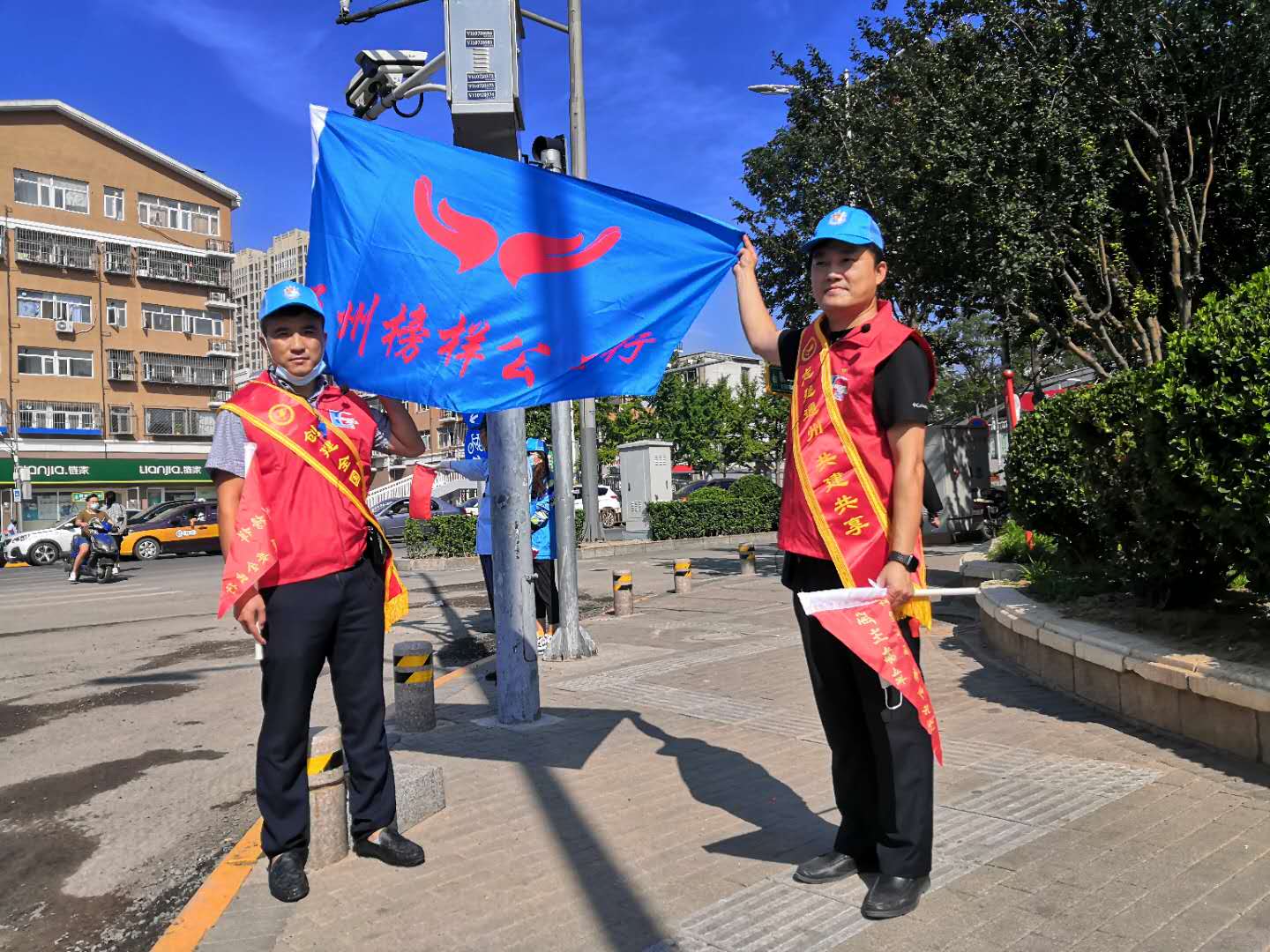 <strong>爆操骚逼大奶子爽飞</strong>